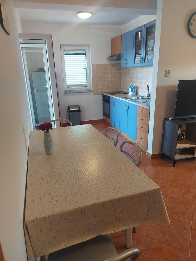 Apartmani Ciklic Dobropoljana Luaran gambar